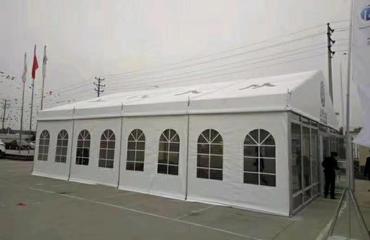 南昌展覽慶典一站式租賃服務(wù) 大棚、桌椅、帳篷、鐵馬與紡織品清潔全攻略